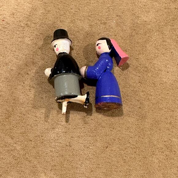 Christmas Carousel Nativity Pyramid Figures Mary Man Woman Lillian Vernon - Picture 6 of 7